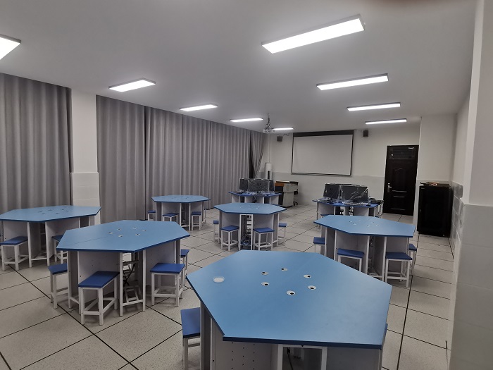 榕江职业黉舍直播实训室